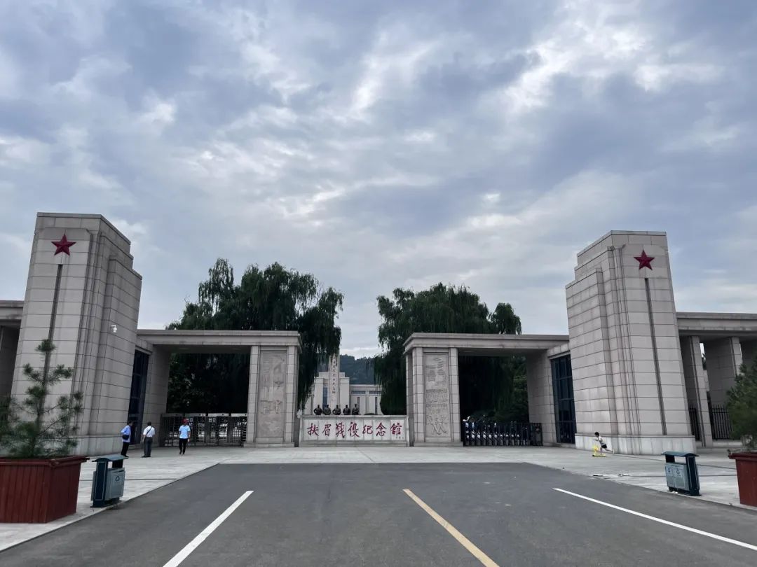 “重温红色历史 传承红色基因”主题党日活动02.jpg